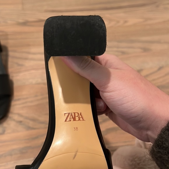 Black Kitten Heel - Picture 3 of 3